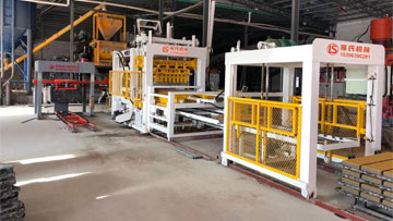 PC磚、透水磚生產(chǎn)現(xiàn)場(chǎng)