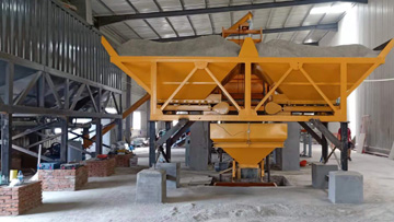 仿石PC透水磚生產(chǎn)現(xiàn)場(chǎng)