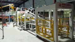 PC仿石透水磚生產(chǎn)現(xiàn)場(chǎng)