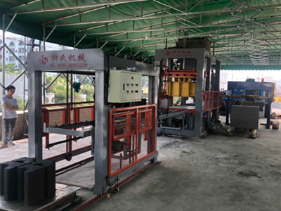 路沿石、護(hù)坡磚、擋土磚生產(chǎn)效果